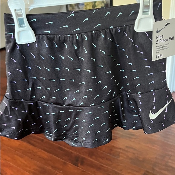 Nike Gray Top and Black Skirt with built in shorts Set - Picture 2 of 4